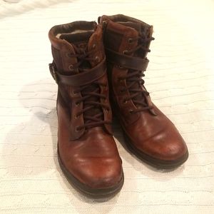 UGG size 8.5 Kesey brown leather/ inner Sherpa boots..